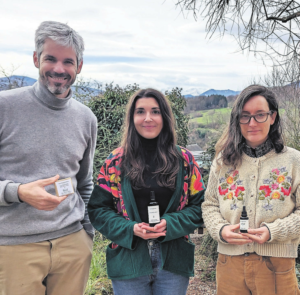 Mathieu Ferrier a lancé la marque de cosmétiques naturels « Les inspyrées » en 2016 à Saint-Lizier, rejoint par la suite par Nikita et Laetitia. Photo Clémentine Rivière